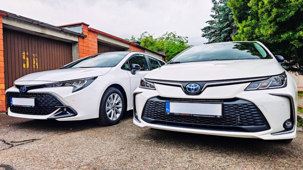 Toyota Corolla, oba auta, przód, dr-carsToyota Corolla, oba auta, przód, dr-cars Toyota Corolla, oba auta, przód, dr-cars